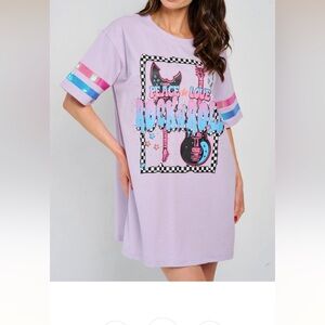 Women’s Graphic mini dress short sleeve front pockets lavender size Meduim